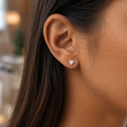 Brinco de prata 925 coração com zircônia branca Tamanho: 5 MM Cor: Branco Peso: 1,5g